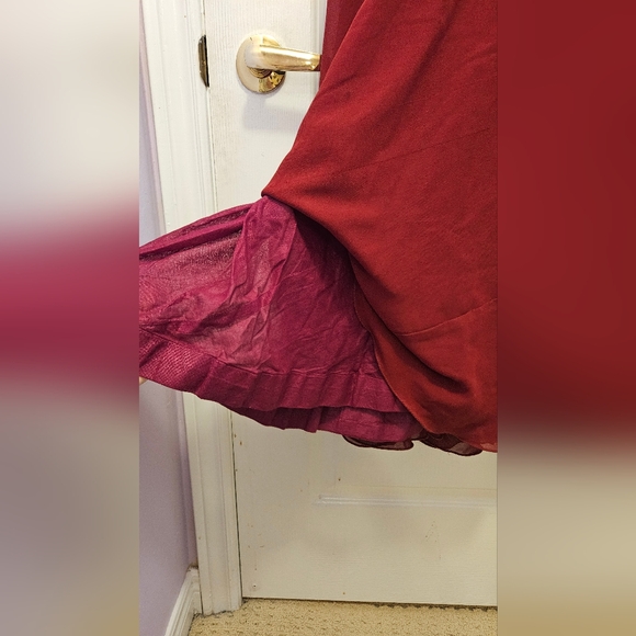 Beautiful cherry red maxi skirt - Picture 7 of 7